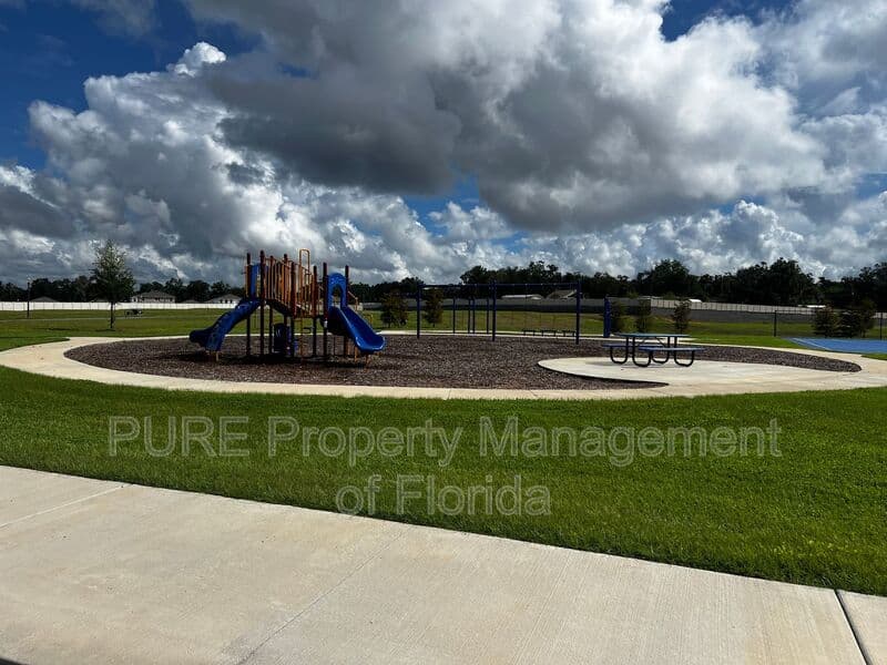 Summerfield House: 10326 SE 162nd Place RD