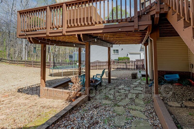 Greer House: 209 Birchleaf Ln