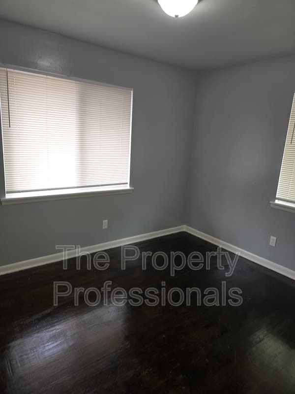 Birmingham House: 7750 Rugby Avenue