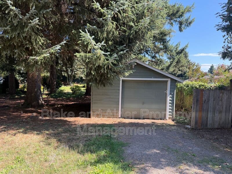 Milwaukie House: 10926 SE Linwood Ave