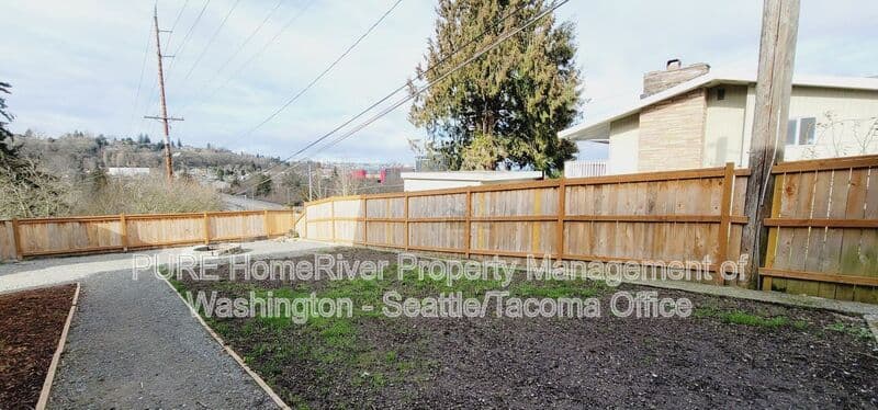 Tacoma Condo: 3216 E Roosevelt Ave