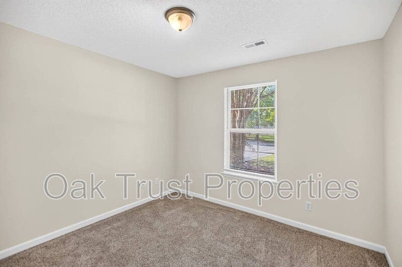 North Charleston Townhome: 7939 Vermont Rd