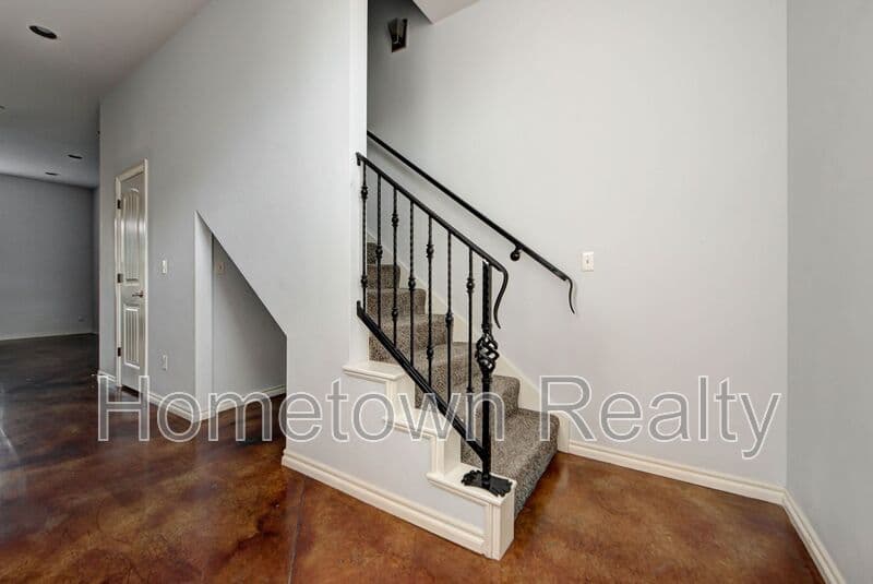 Edmond Townhome: 459 S Fretz Avenue