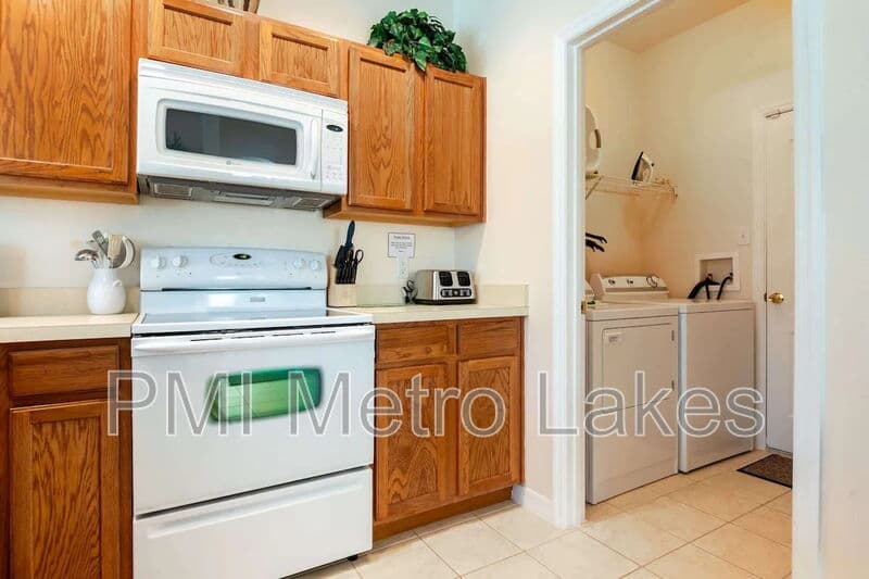 Davenport House: 194 Blue Jay Way