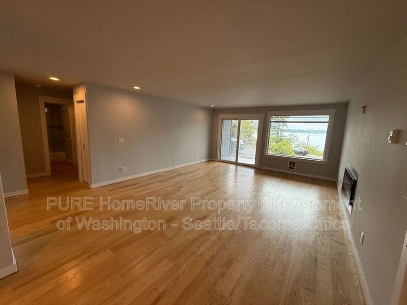 Renton Condo: 3306 Lake Washington Blvd N