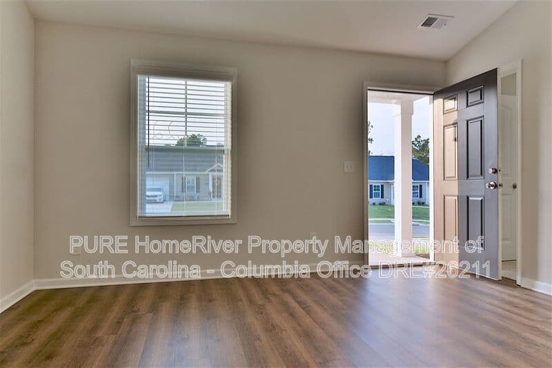 Columbia House: 416 Pitchling Dr