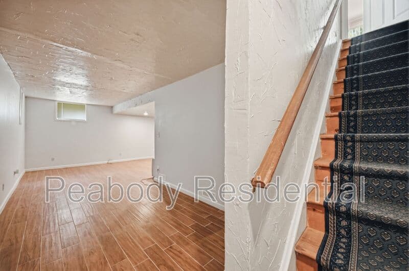 Great Falls House: 10609 Oxford Ct