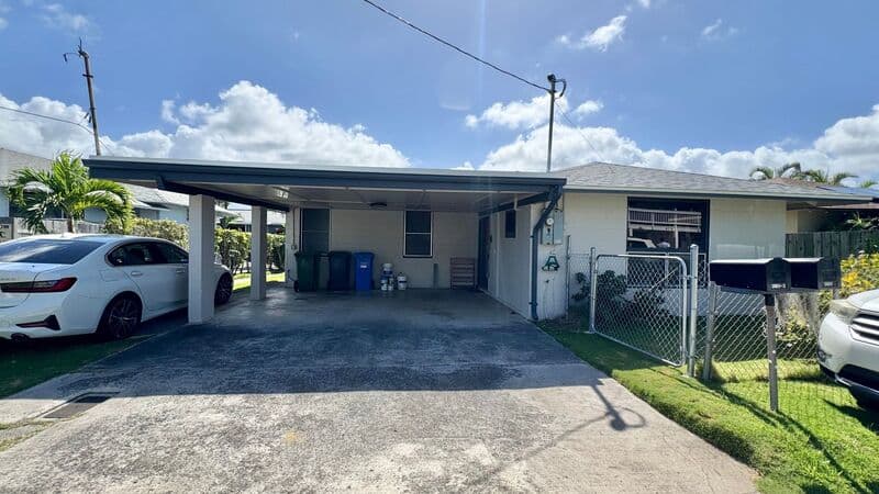 Kailua House: 421 C Olomana Street