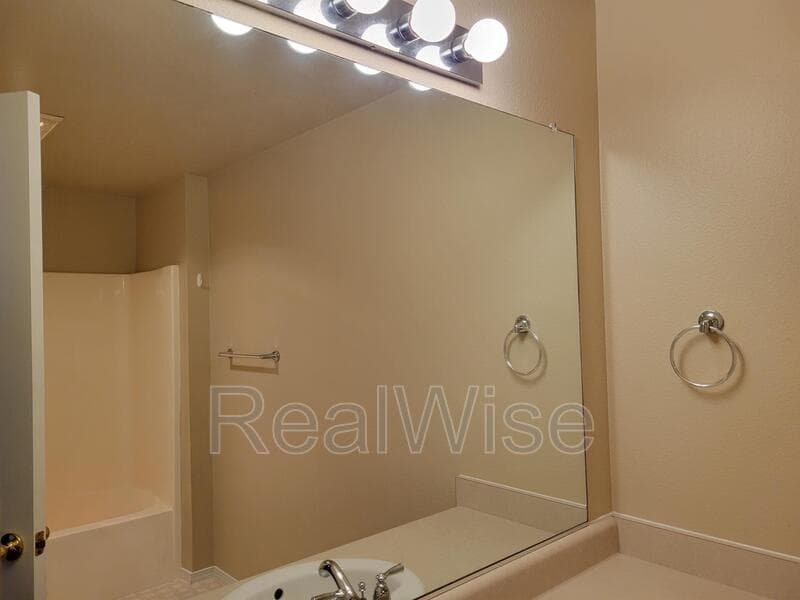Grants Pass Condo: 1876 NE Fairview Ave