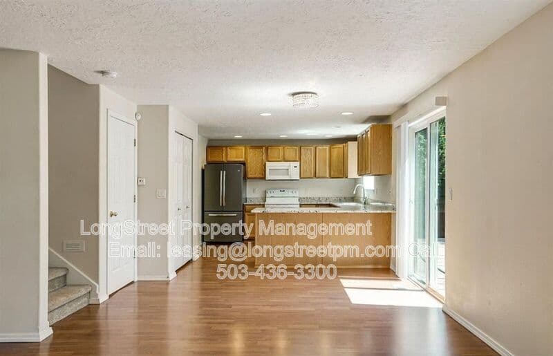 Adair Village House: 332 NE Carmen Pl
