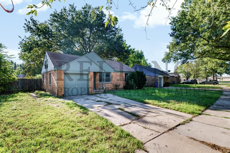 Wichita House: 760 South Mission Road
