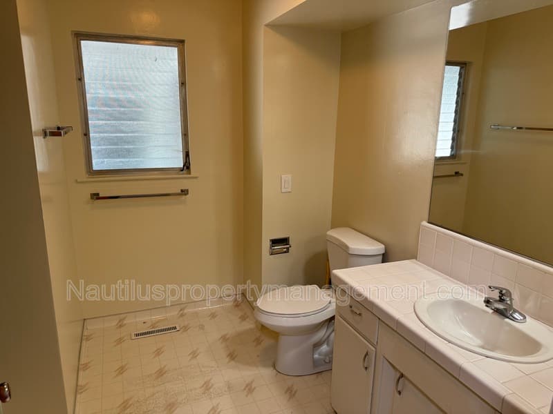 Santa Cruz House: 323 Spring Street