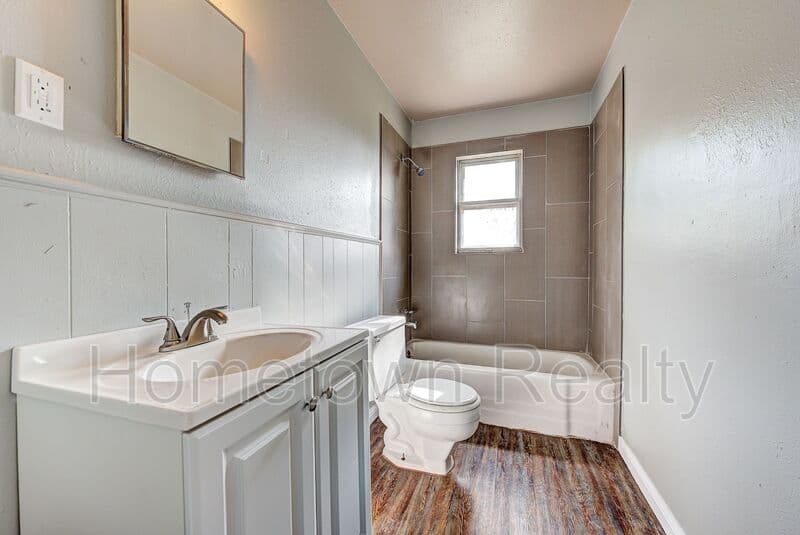 Midwest City House: 1308 McDonald Drive