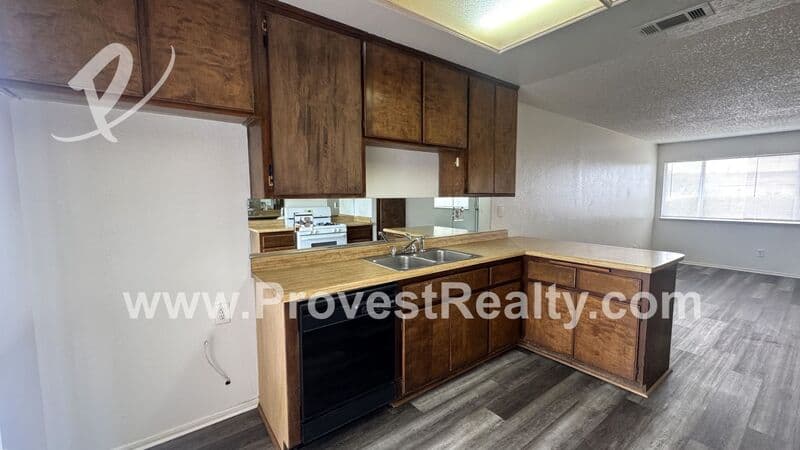 Apple Valley House: 13191 Kiowa Rd