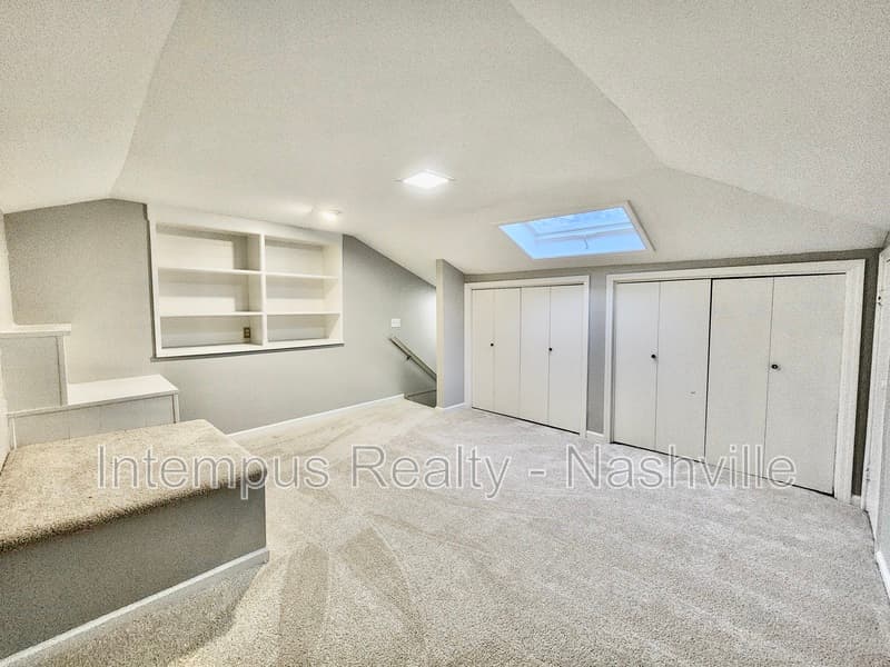 Brentwood House: 8124 Devens Dr