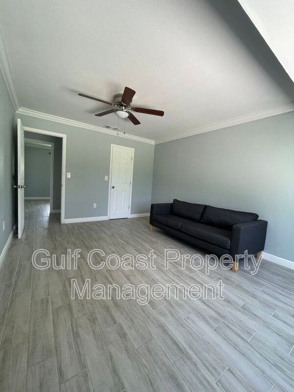 North Port House: 3365 Avanti Circle