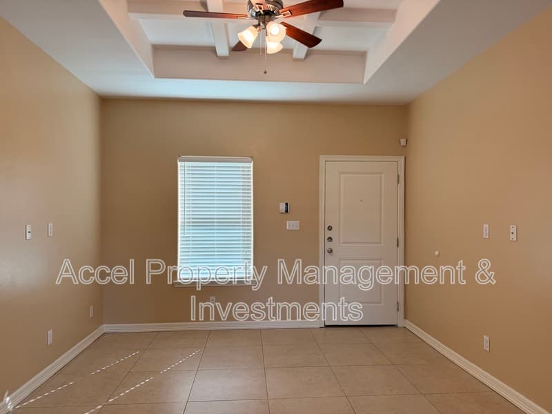 Alton Condo: 2600 E Garfield