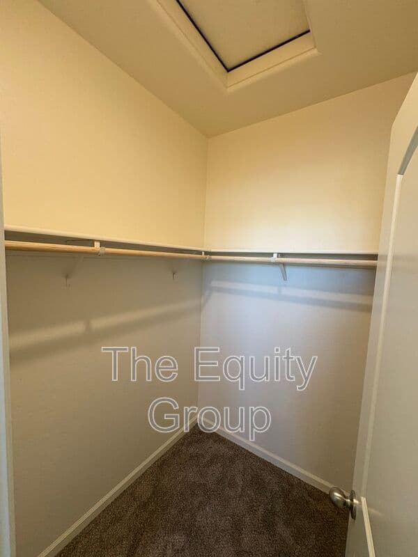 Visalia House: 3208 North Rova Ct