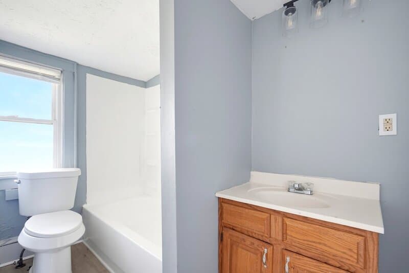 Akron House: 970 Mercer Avenue