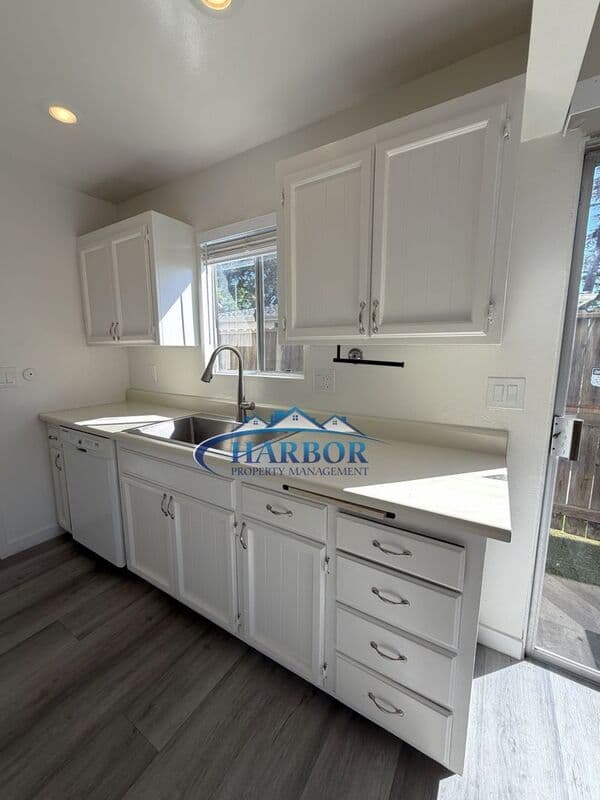 Lomita House: 1839 West 256th Street
