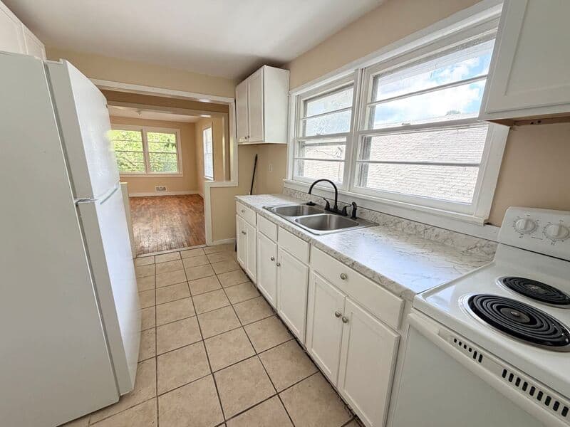 Birmingham House: 4217 43rd Avenue N