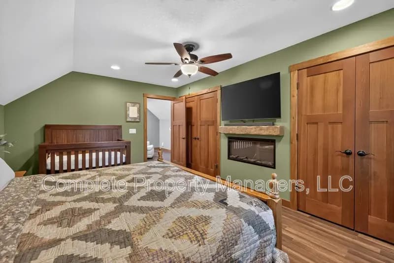 New Richland House: 23619 180th Street