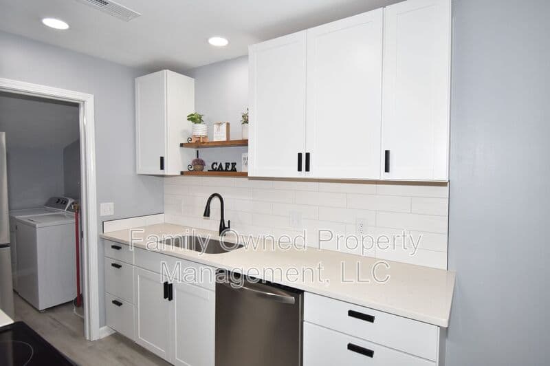 Summerville House: 113 Susan Drive