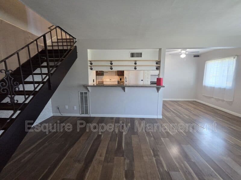 THOUSAND OAKS House: 646 AVENIDA DE LA PLATA