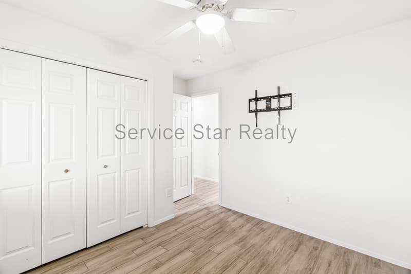 Chandler House: 1113 W Oakland St