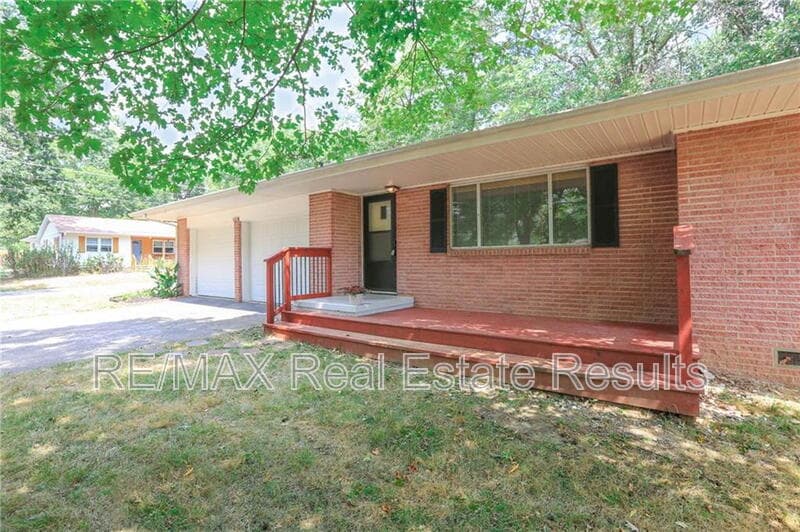 Prairie Grove Condo: 411 Kate Smith Street