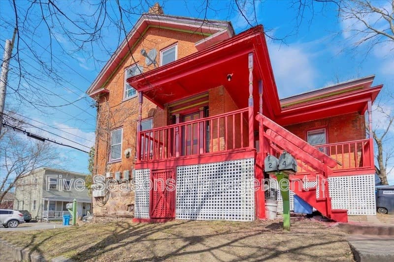 Burlington Condo: 4 Decatur Street