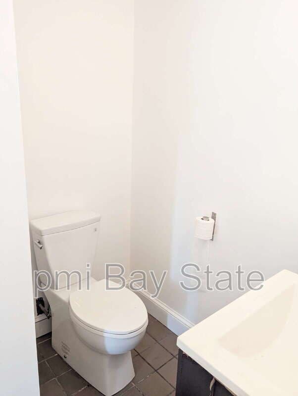 Hyde Park Condo: 3 Weston St