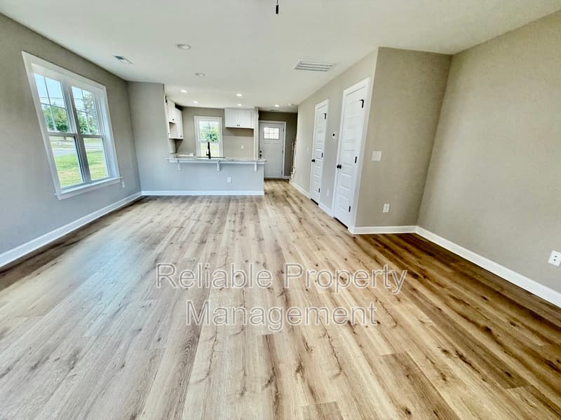 Pine Level Townhome: 420 W Main St