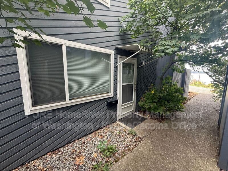 Renton Condo: 3306 Lake Washington Blvd N