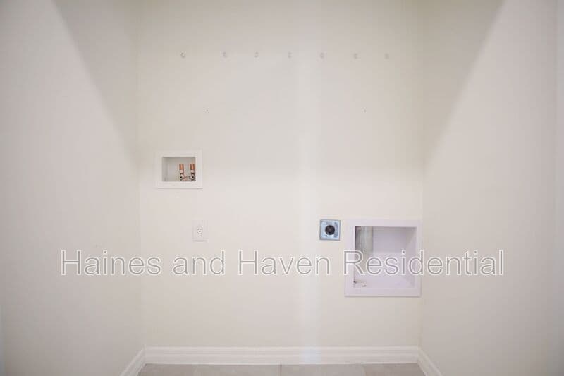Winter Haven House: 409 Corso Loop
