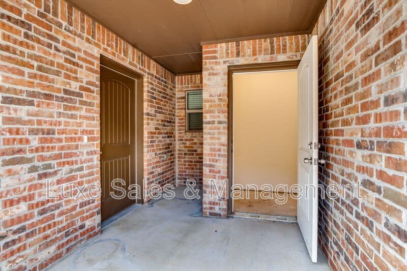 Edmond House: 437 Chalk Hill Ct