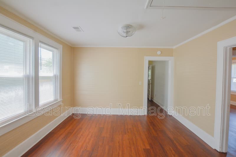 Charleston House: 2041 Groveland Avenue