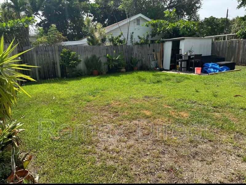 LAE WORTH House: 727 S M Street #1