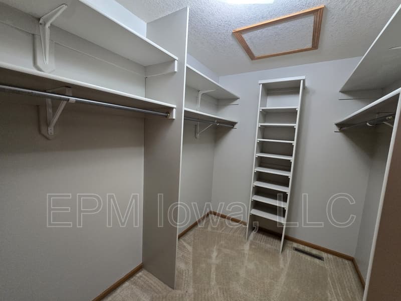 Cedar Falls House: 4710 Donald Drive