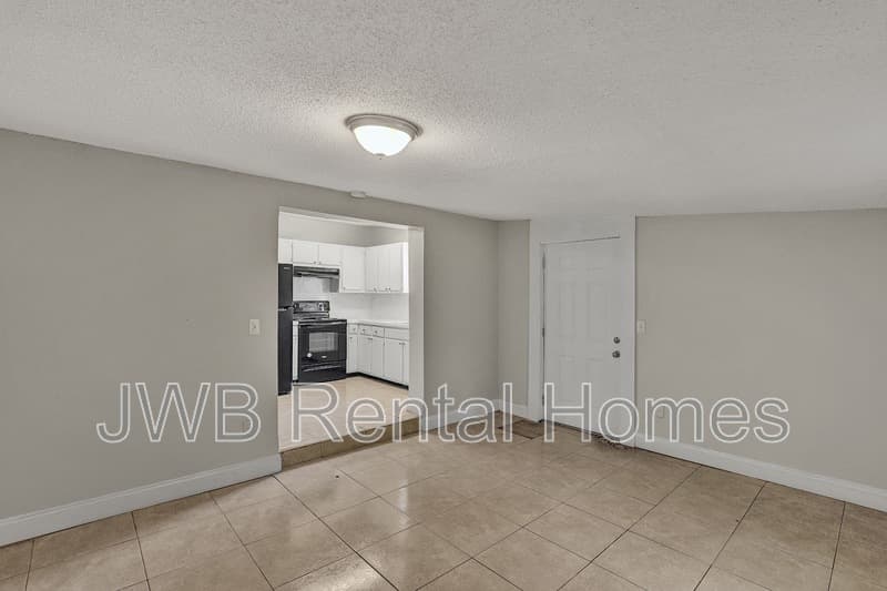 Jacksonville House: 9061 10th Ave