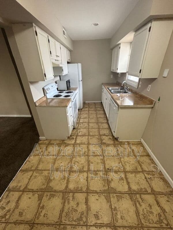 Independence Condo: 8738 E. Thompson Ave.