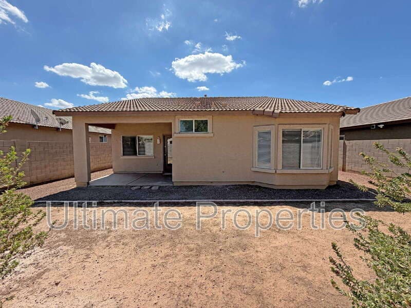 Avondale House: 12360 W Tonto St
