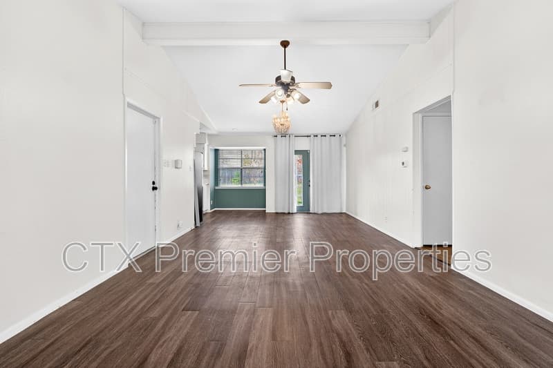 Austin House: 8408 Maine Drive