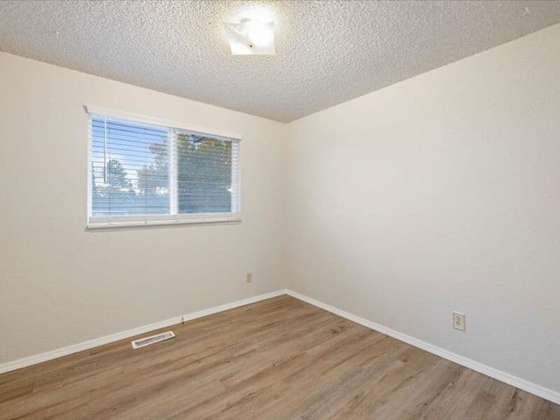 W. Richland House: 4940 Chukar Drive