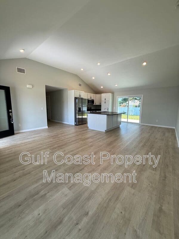 North Port House: 3294 West Price Blvd