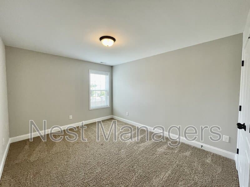Hope Mills House: 5849 Crepe Myrtle Drive