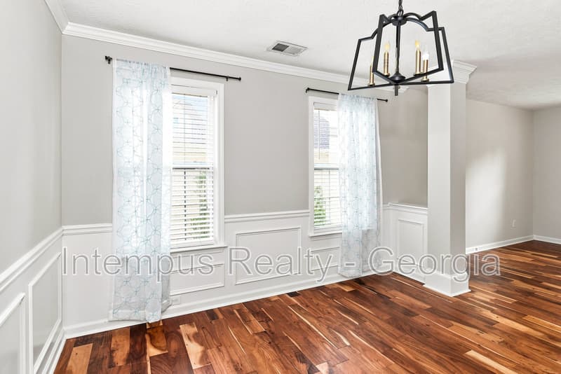 Kennesaw House: 3963 Lullwater Main NW