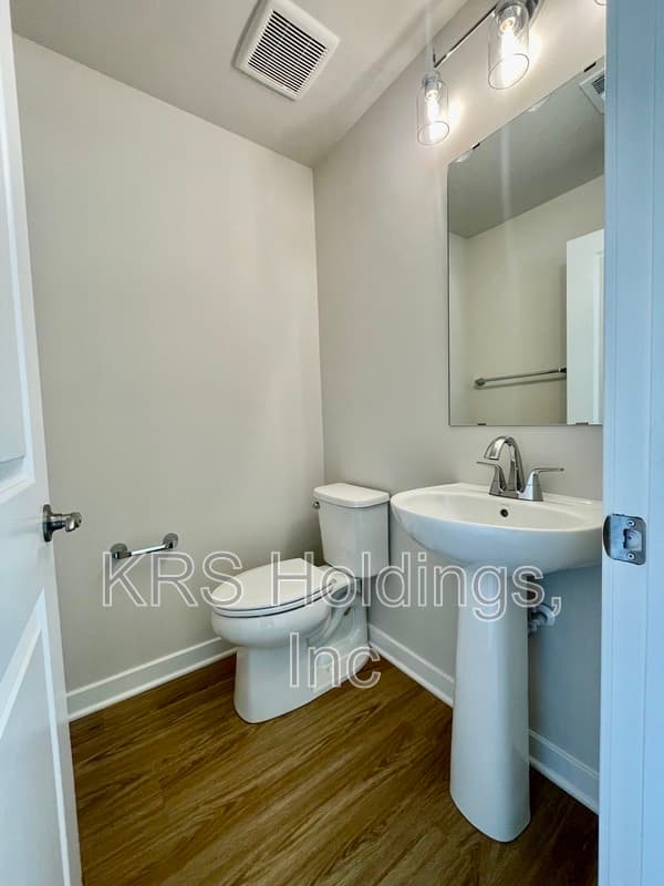 Woodbridge Townhome: 3738 District Dr.