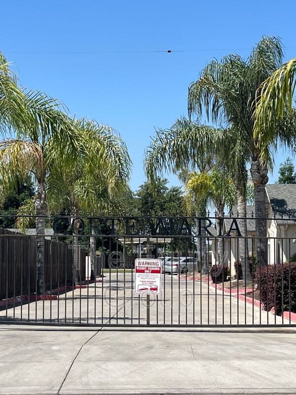 Visalia Condo: 1323 South Crowe Street