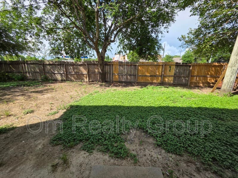 Houston House: 10242 Revelstoke Drive